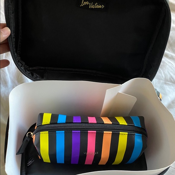 Victoria Secret makeup travel bag - Picture 3 of 6